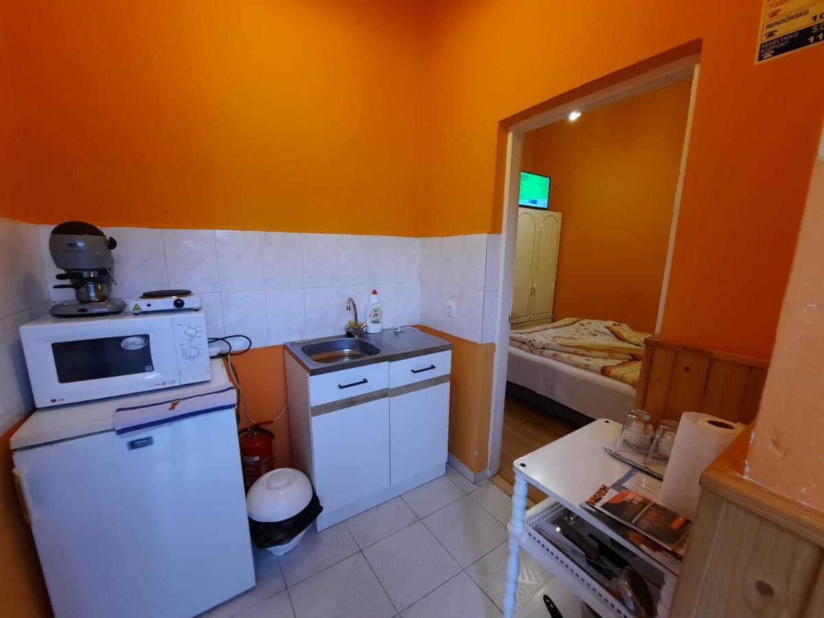 Gloria Apartman Gyula Buitenkant foto